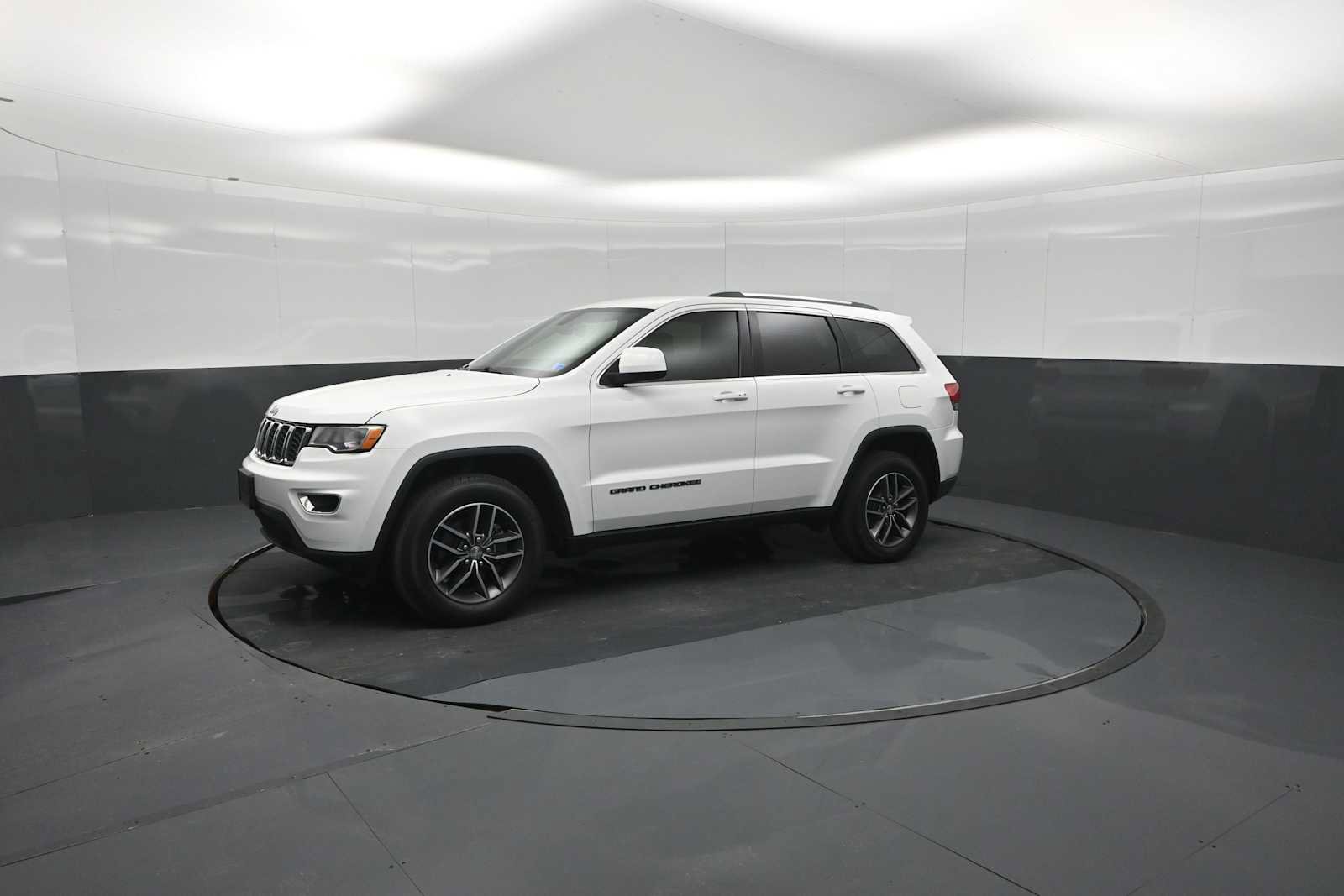 Used 2018 Jeep Grand Cherokee Laredo AWD/4WD image 74