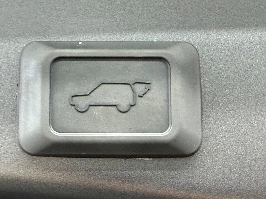 Used 2025 Toyota RAV4 XLE w/ Convenience Package FWD image 16