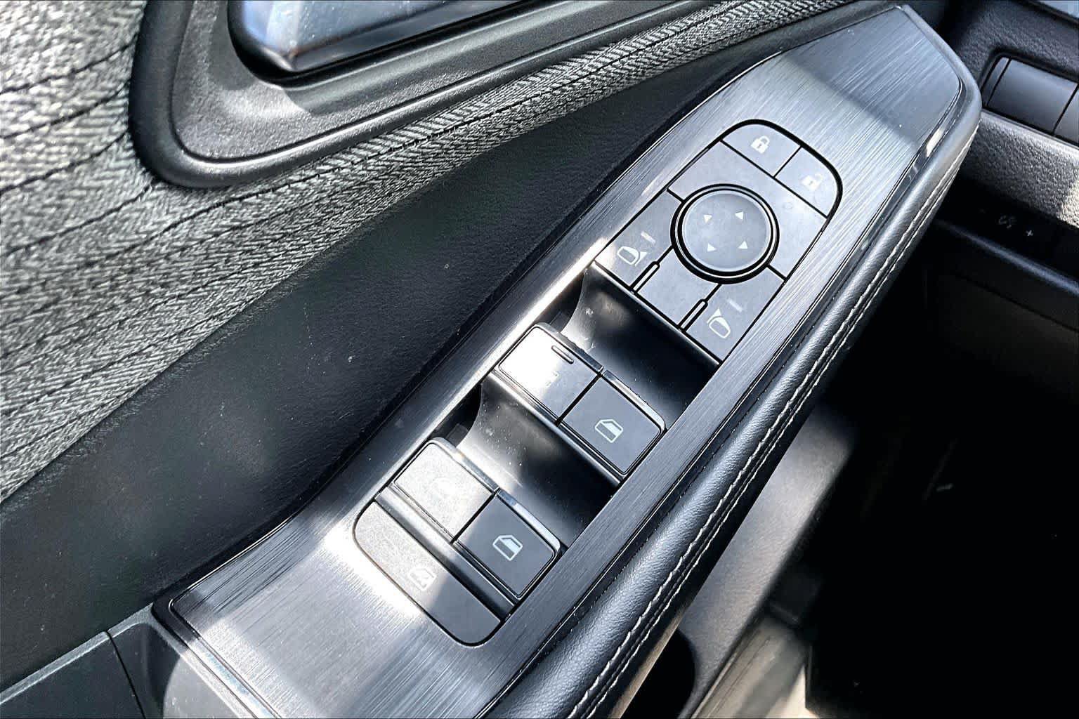 Certified 2023 Nissan Rogue SV FWD image 33