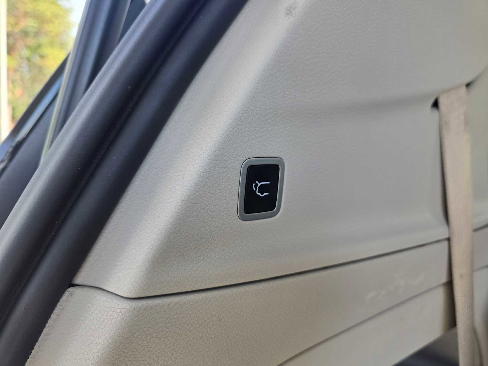 Used 2024 Chrysler Pacifica Touring-L image 18