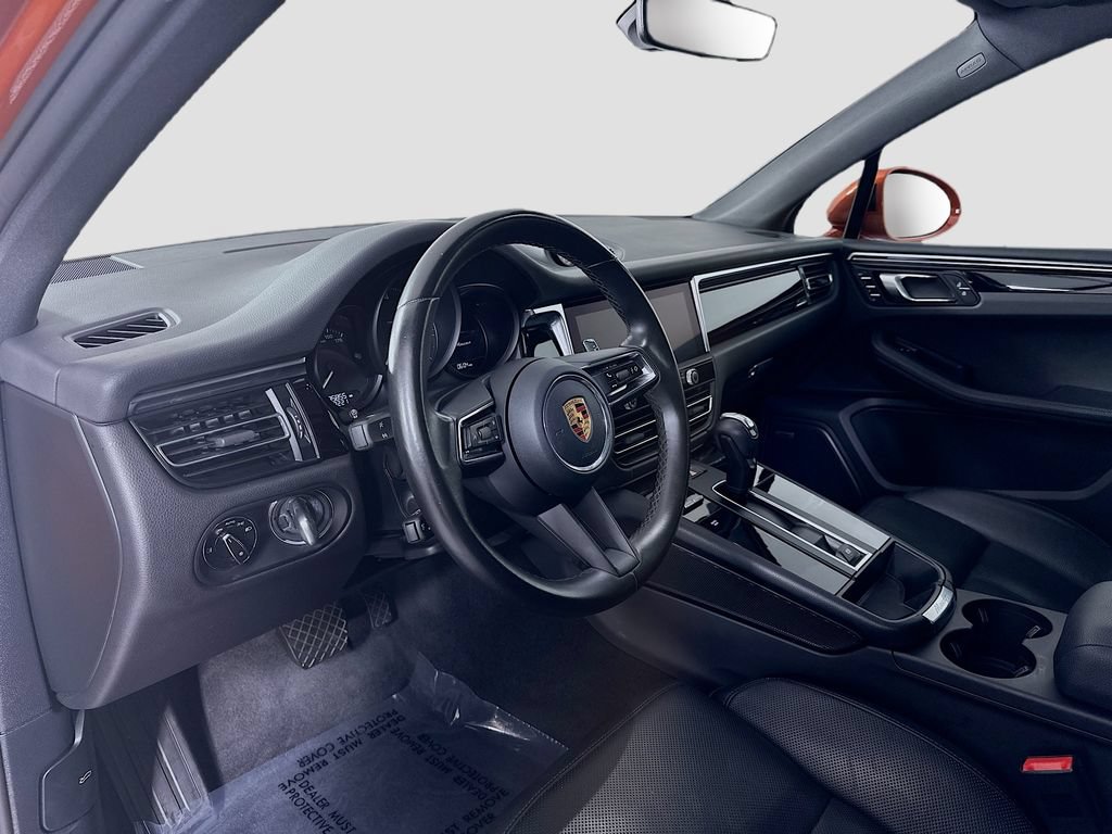 Certified 2022 Porsche Macan AWD/4WD image 4