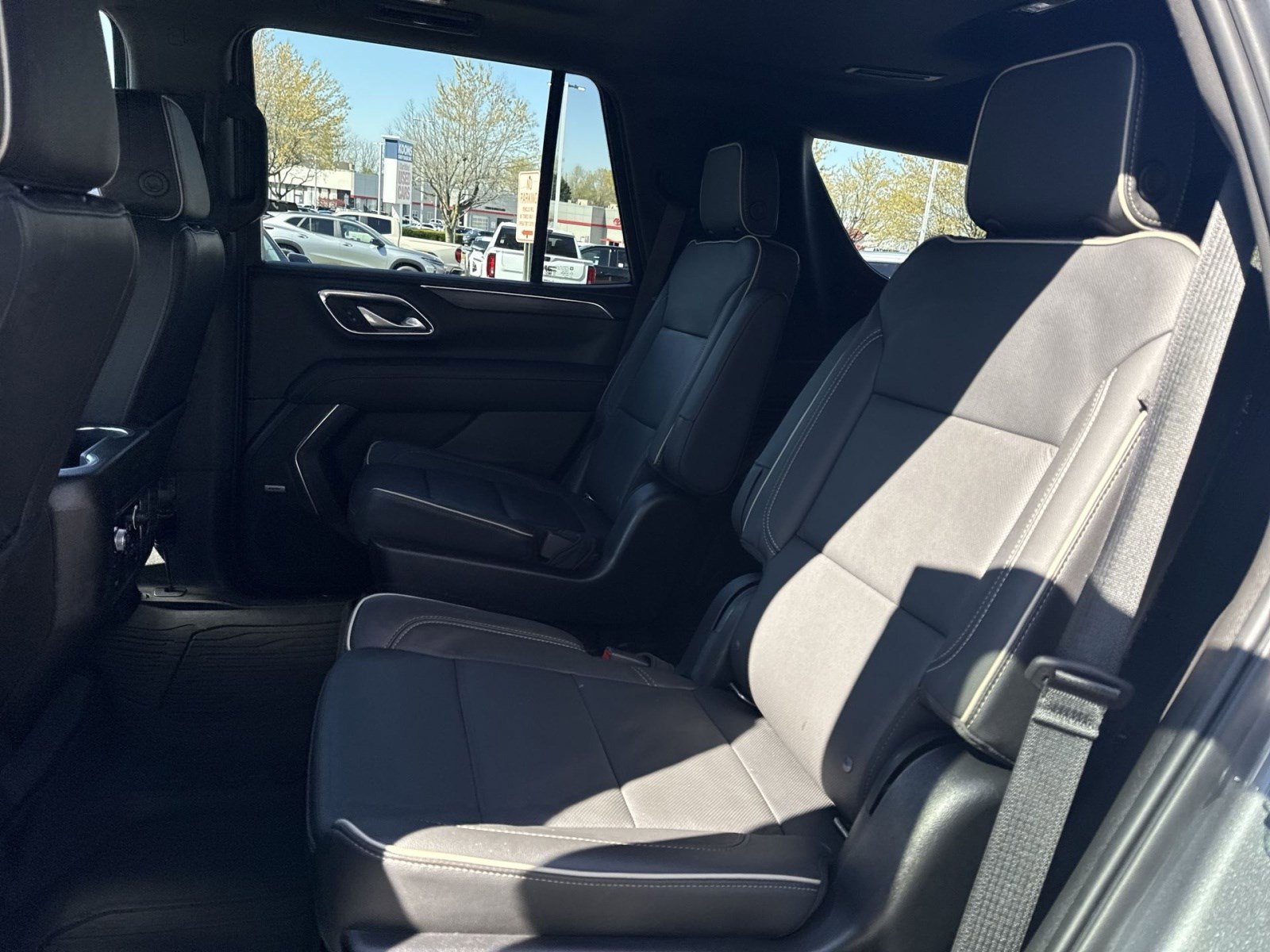 Used 2022 GMC Yukon SLT w/ SLT Premium Package image 23