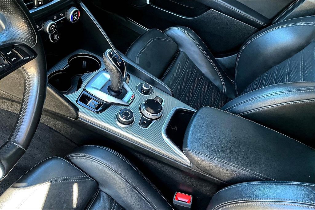Used 2022 Alfa Romeo Giulia Veloce RWD image 19