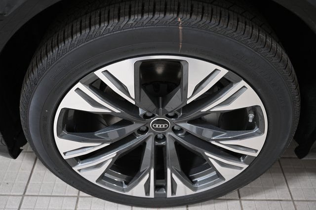 Used 2026 Audi Q8 Premium Plus AWD/4WD image 17