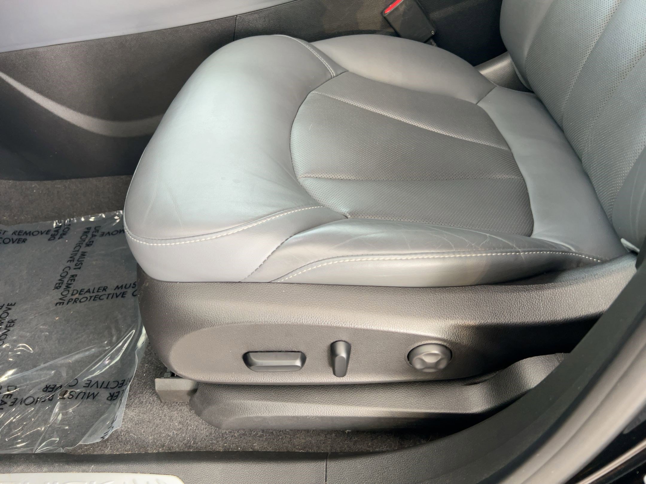 Used 2020 Buick Envision Essence w/ LPO, Cargo Package image 14