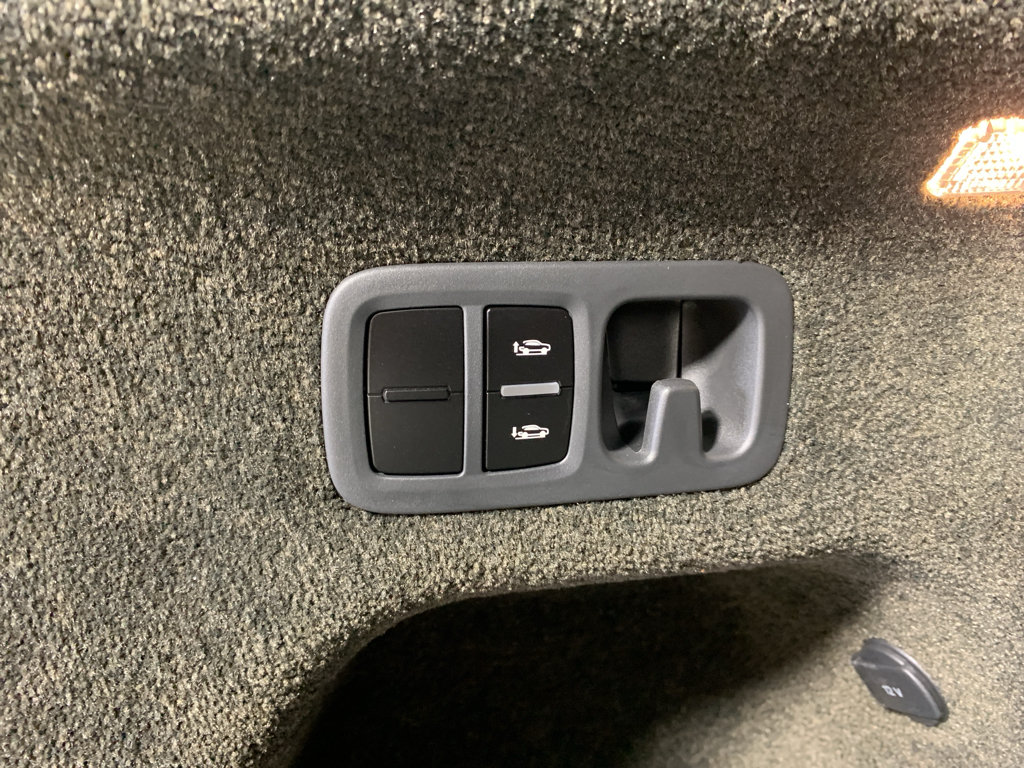 Used 2023 Bentley Bentayga AWD/4WD image 36