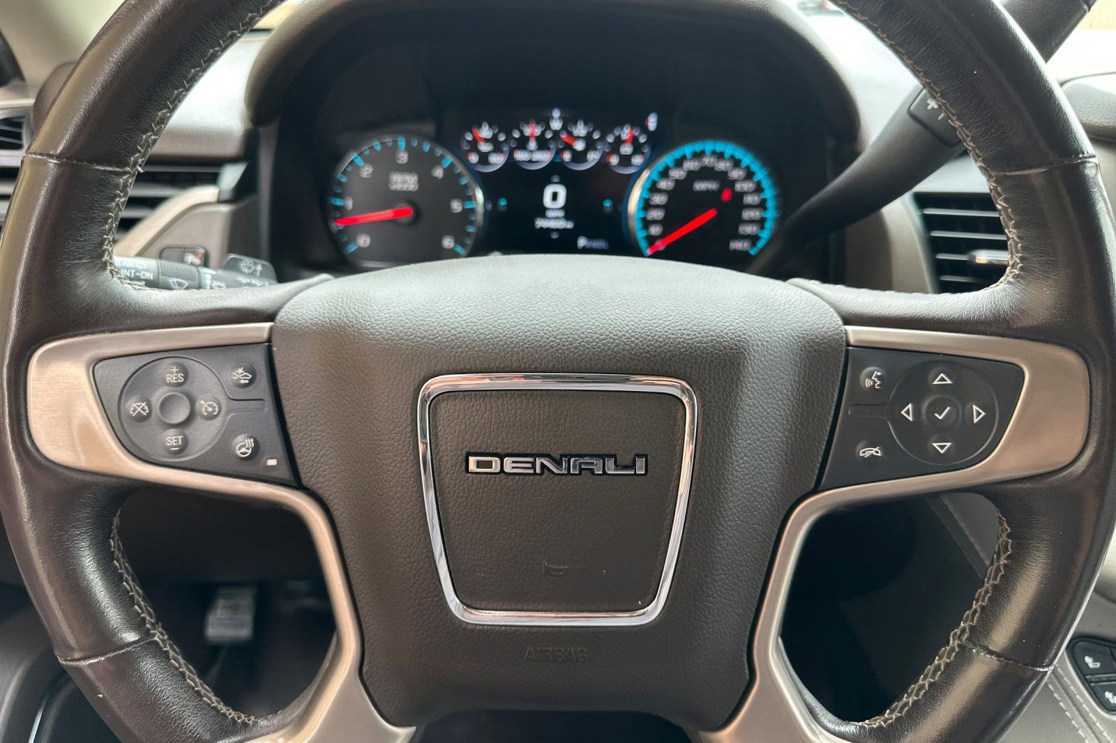 Used 2020 GMC Yukon XL Denali image 25