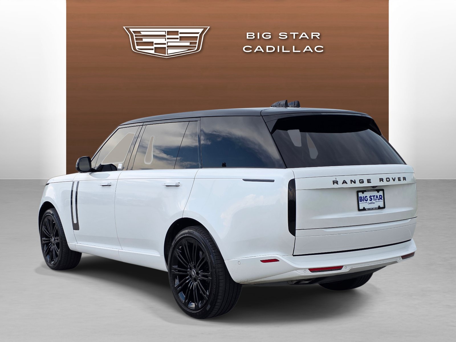 Used 2025 Land Rover Range Rover Long Wheelbase SE AWD/4WD image 3