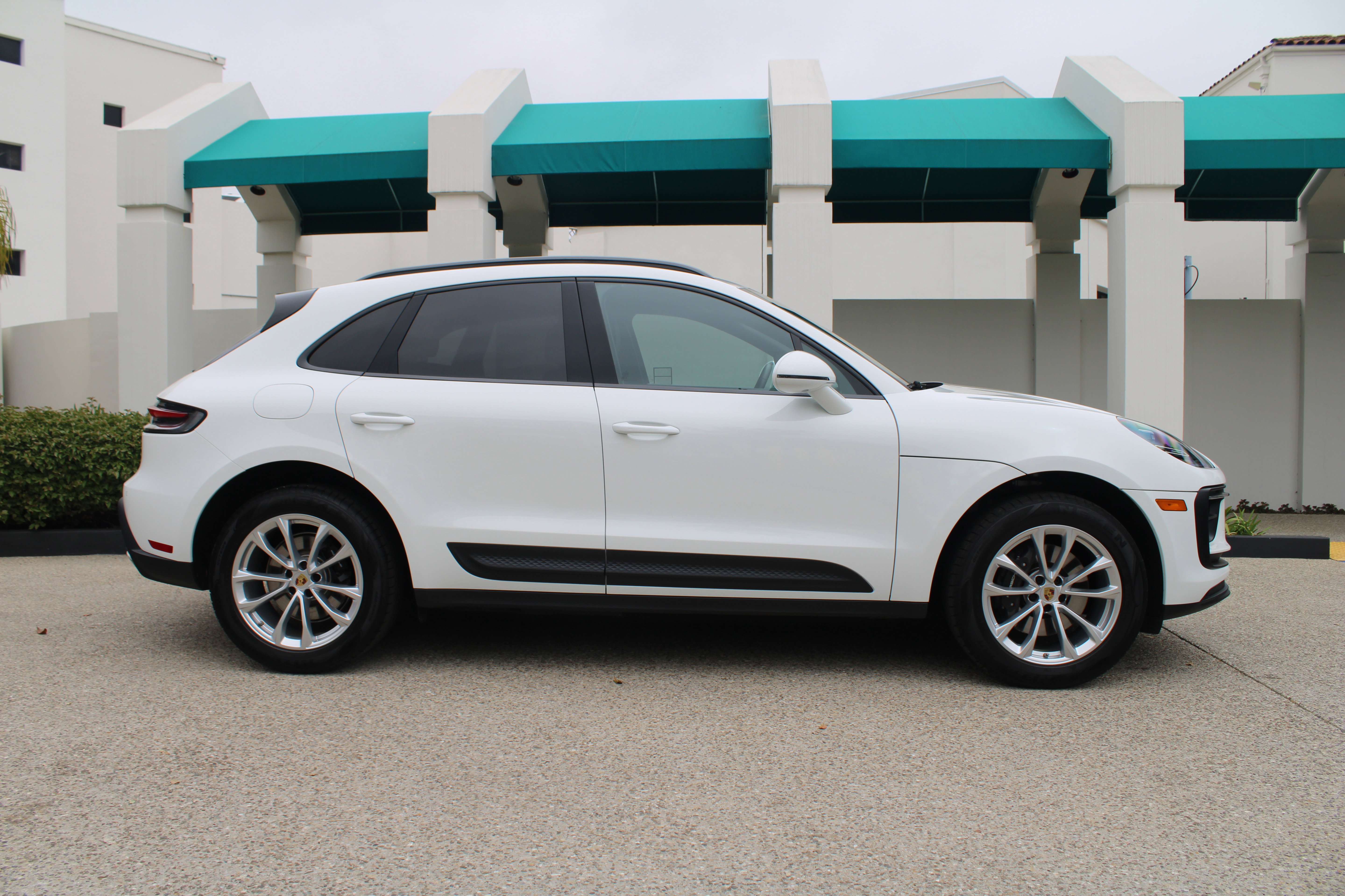 Certified 2026 Porsche Macan Turbo AWD/4WD image 8