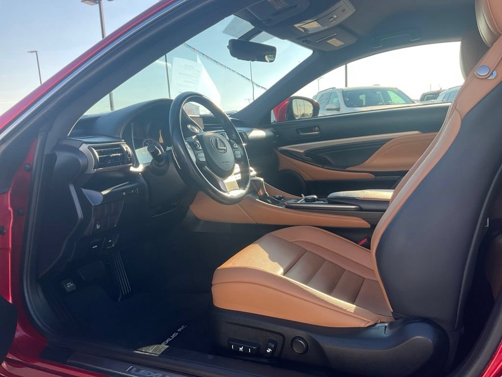Used 2016 Lexus RC 200t w/ Premium Package RWD image 2