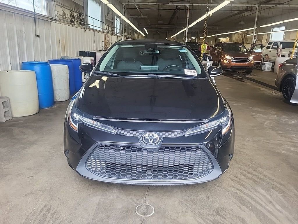 Used 2021 Toyota Corolla LE FWD image 2