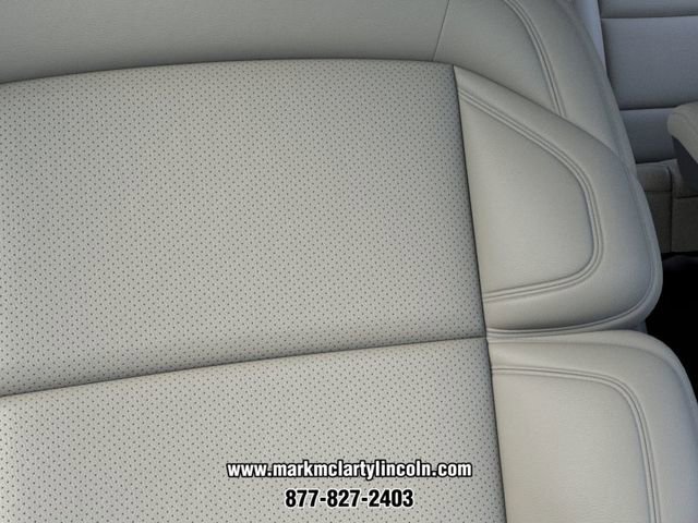 New 2026 Lincoln Navigator Premiere AWD/4WD image 16