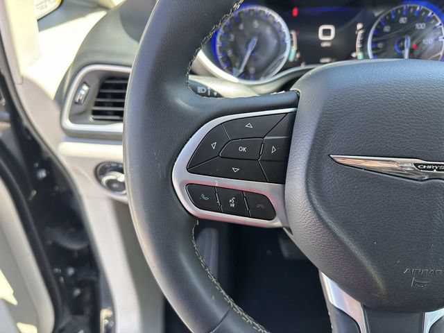 Used 2023 Chrysler Pacifica Touring-L FWD image 22