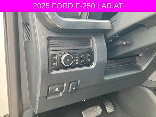 Used 2025 Ford F250 Lariat w/ Chrome Package image 28