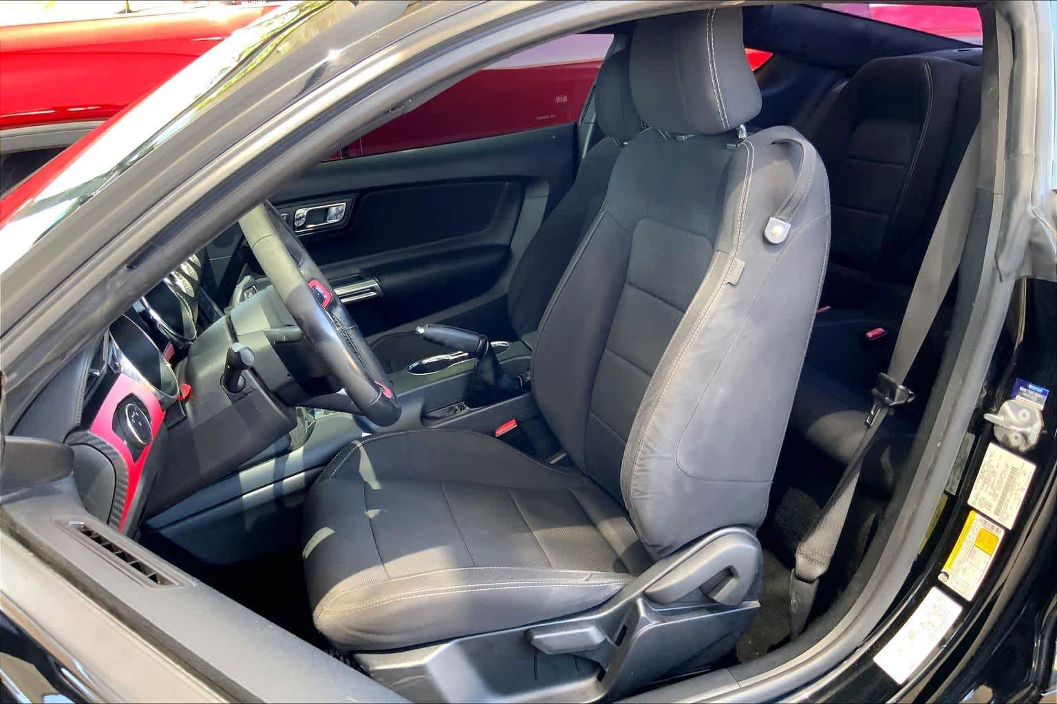 Used 2017 Ford Mustang Coupe RWD image 8