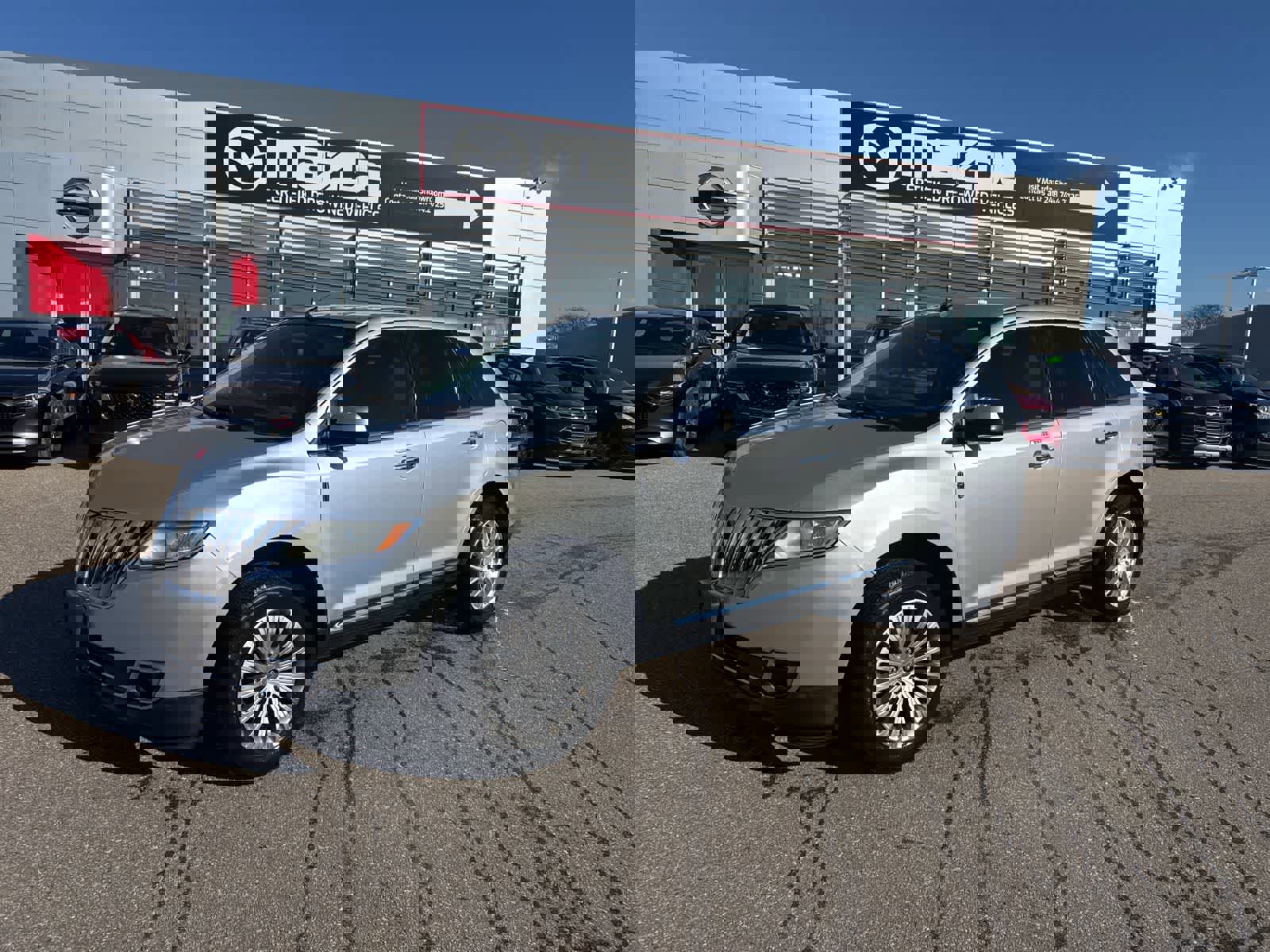 Used 2011 Lincoln MKX AWD image 1