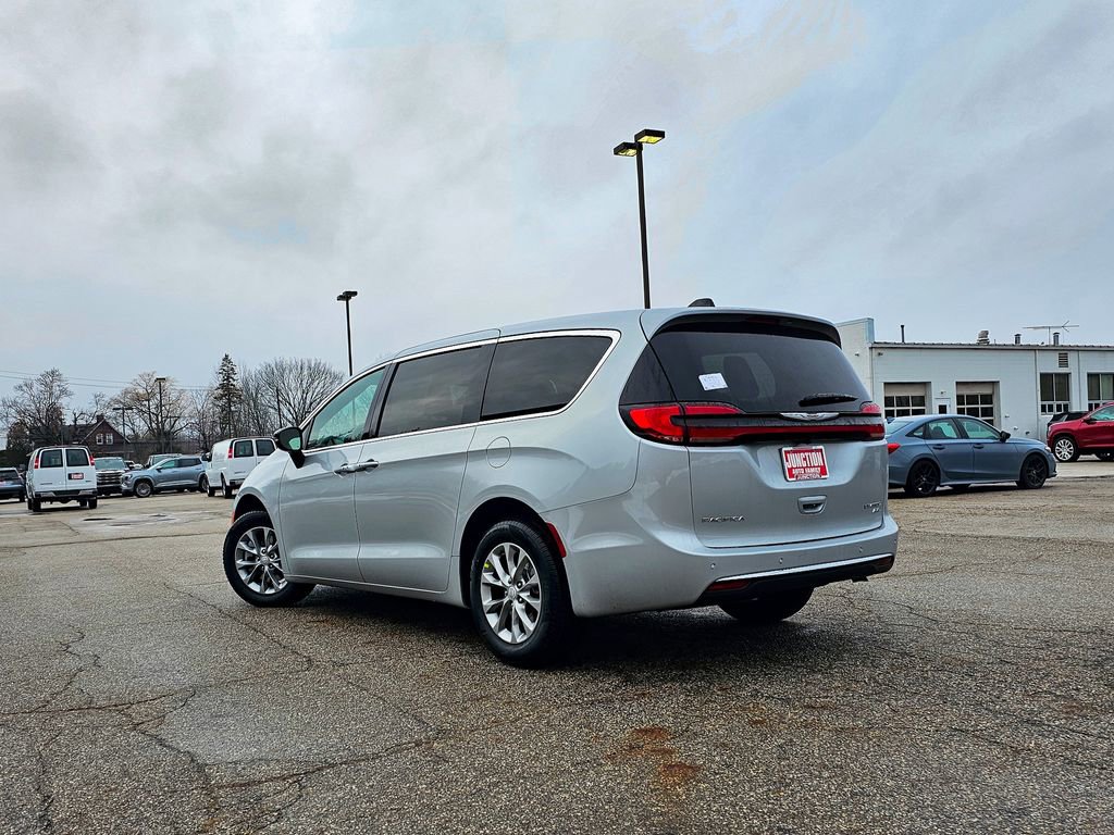 New 2026 Chrysler Pacifica Limited image 7