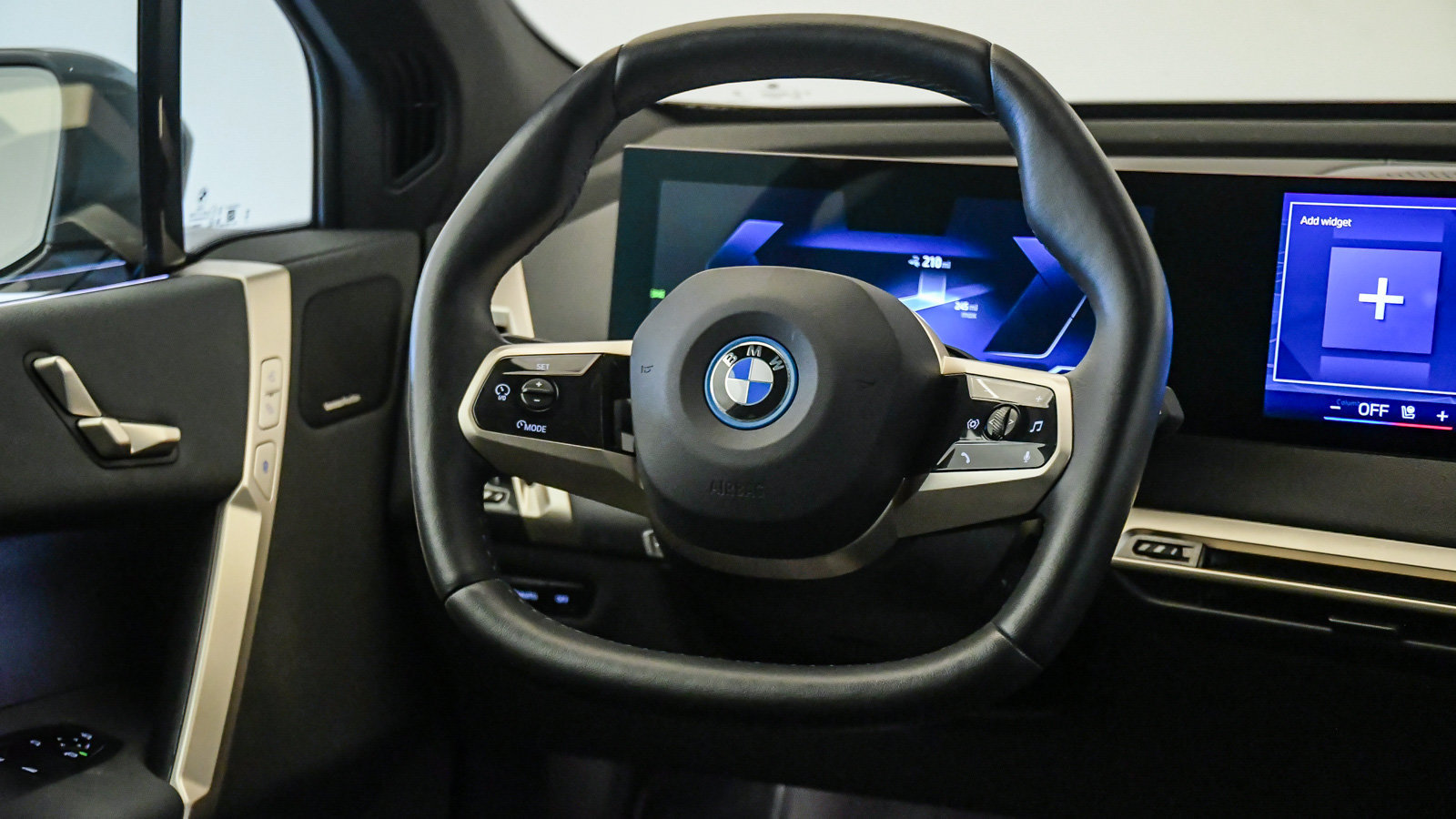 Used 2024 BMW iX xDrive50 w/ Sport Package AWD/4WD image 13
