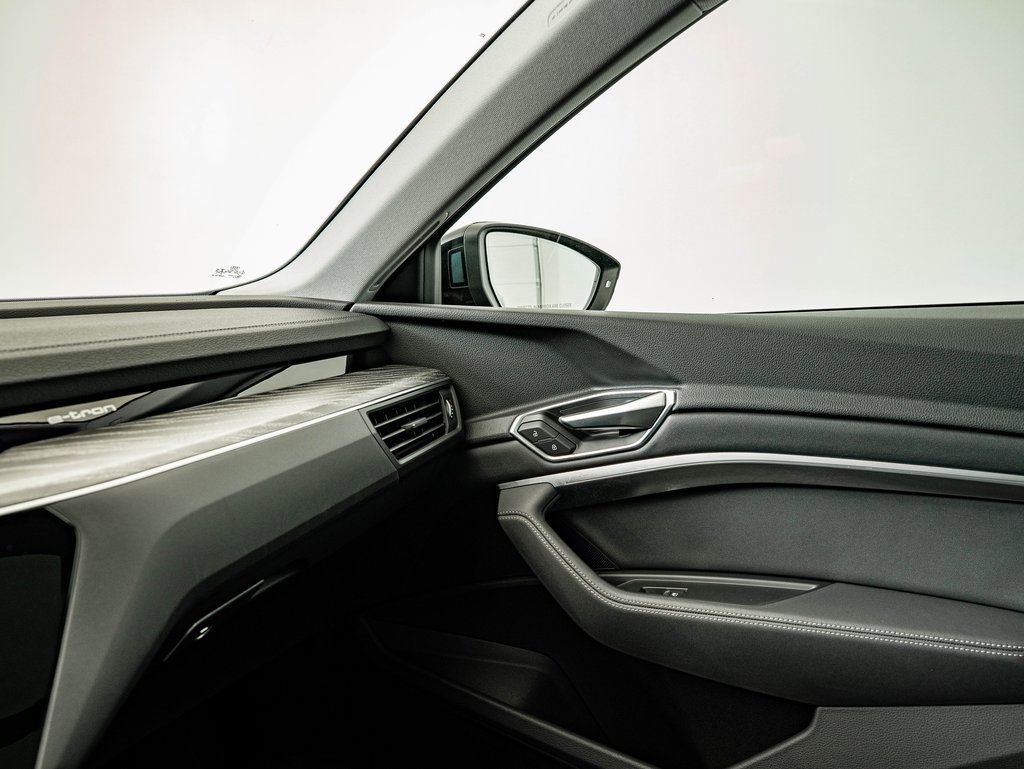 Used 2022 Audi e-tron Premium w/ Convenience Plus Package image 29