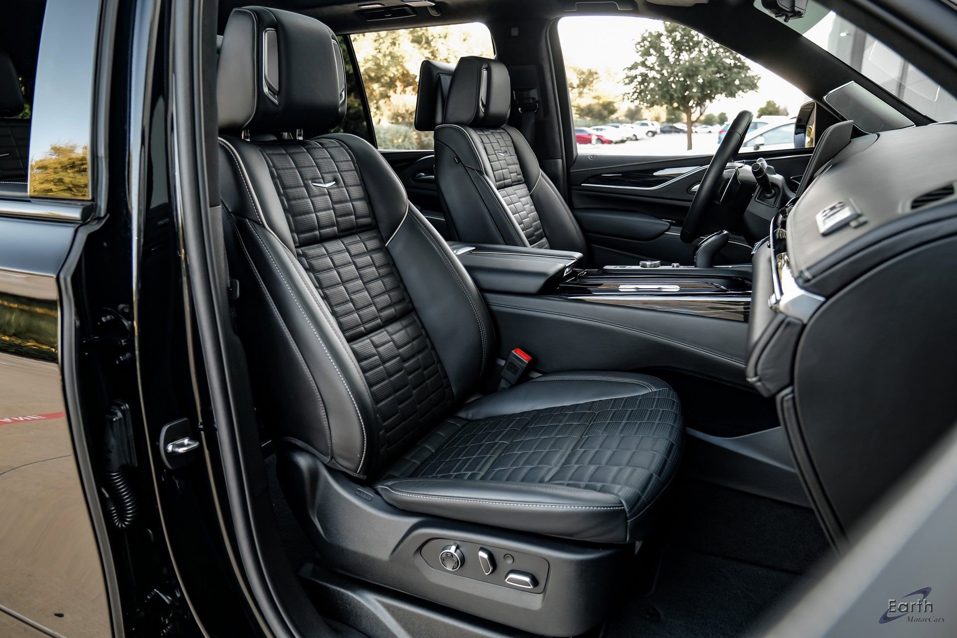 Used 2023 Cadillac Escalade V AWD/4WD image 48