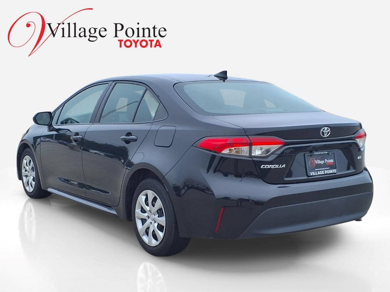 Used 2024 Toyota Corolla LE FWD image 3