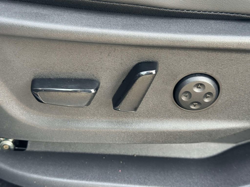 Used 2025 Nissan Ariya AWD image 17