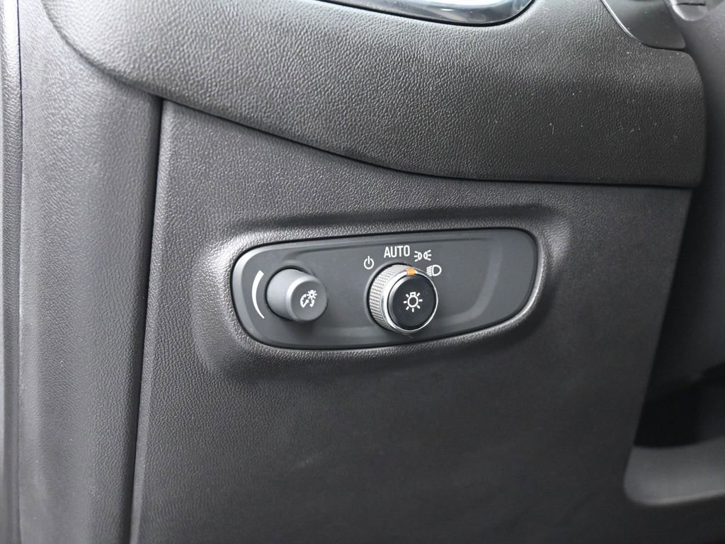 Used 2021 Chevrolet Equinox LT FWD image 15