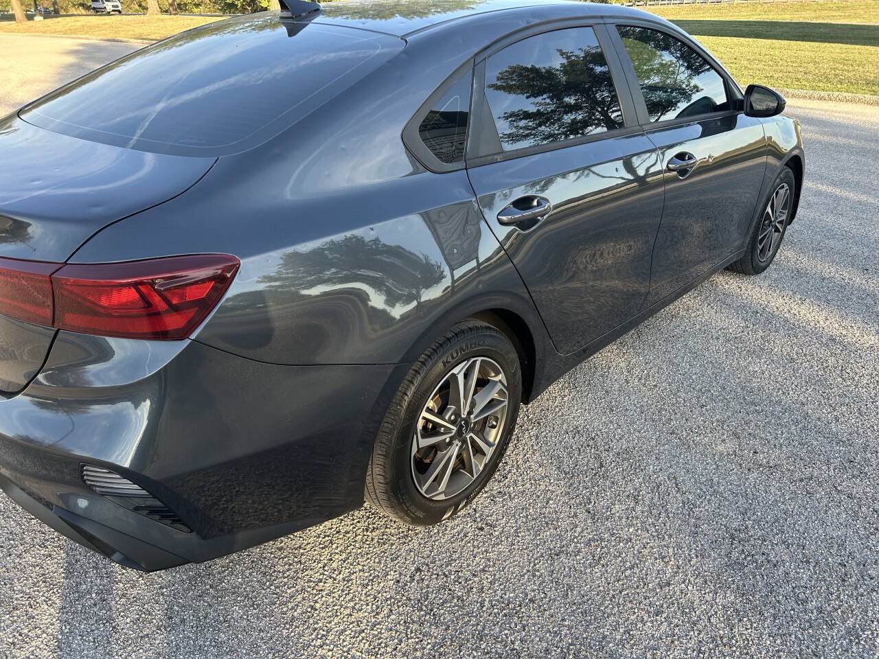 Used 2023 Kia Forte LXS FWD image 4