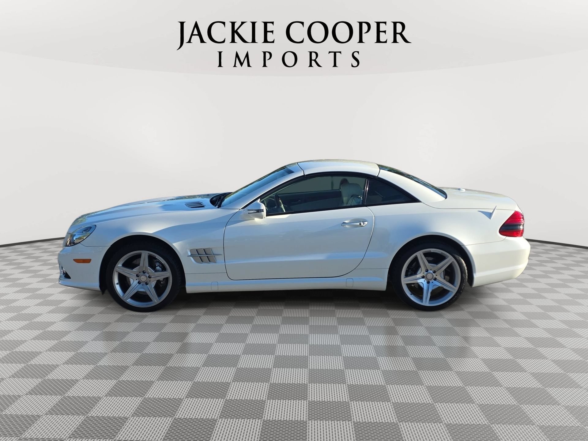 Used 2011 Mercedes-Benz SL 550 image 8