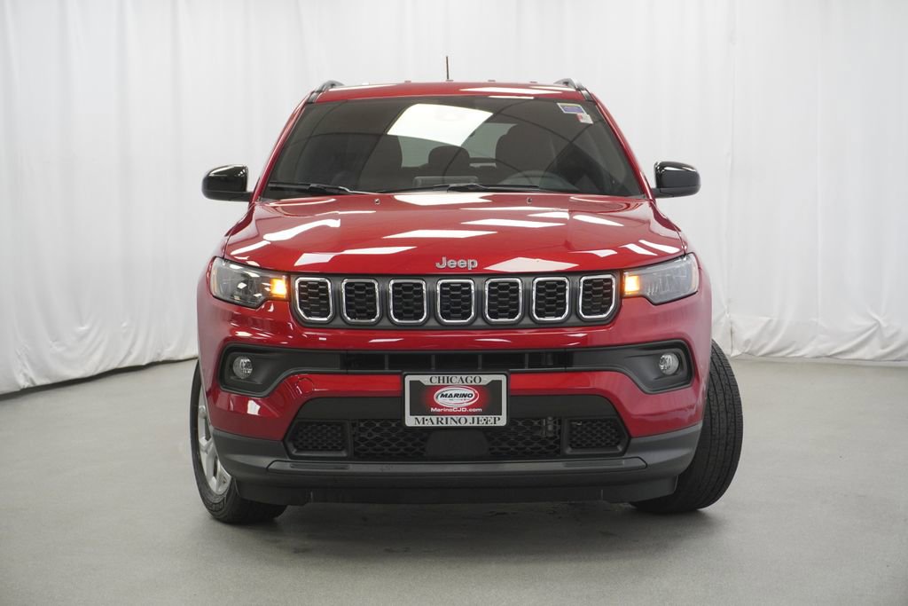 Used 2025 Jeep Compass Latitude AWD/4WD image 8