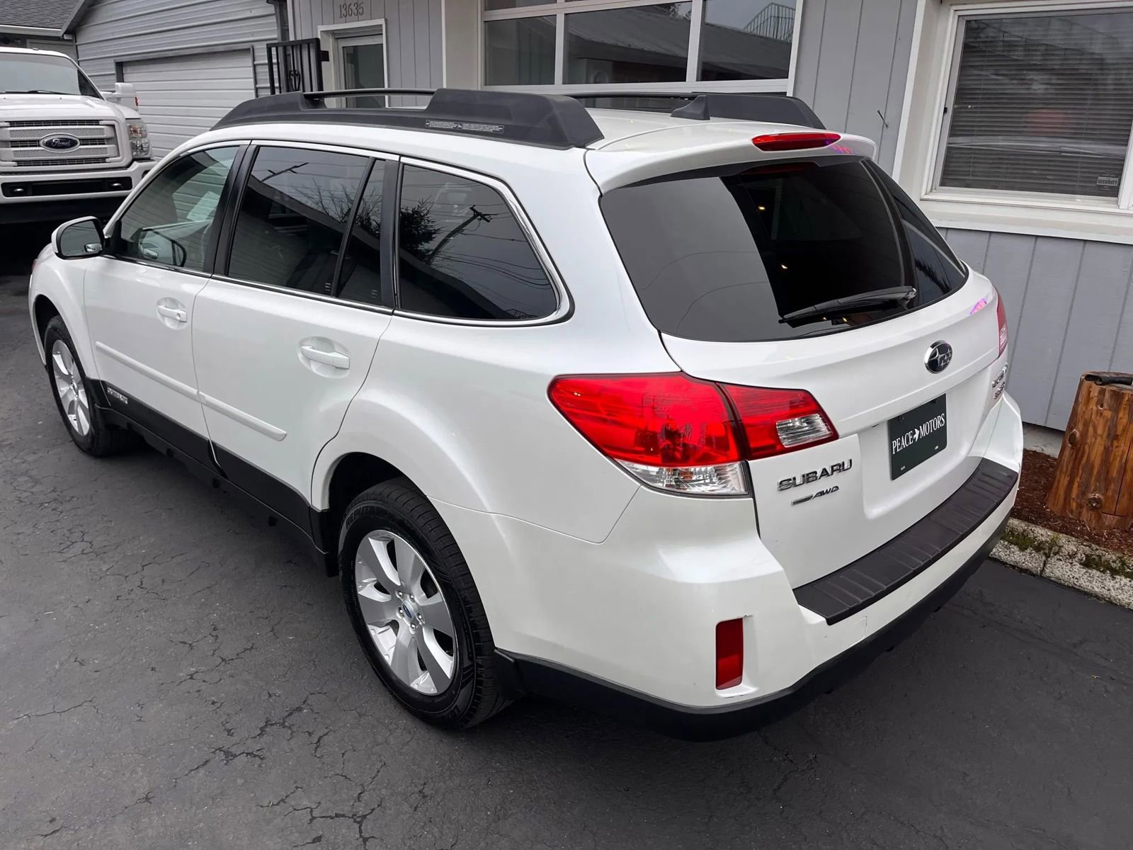 Used 2012 Subaru Outback 3.6R Limited w/ Moonroof Pkg image 2