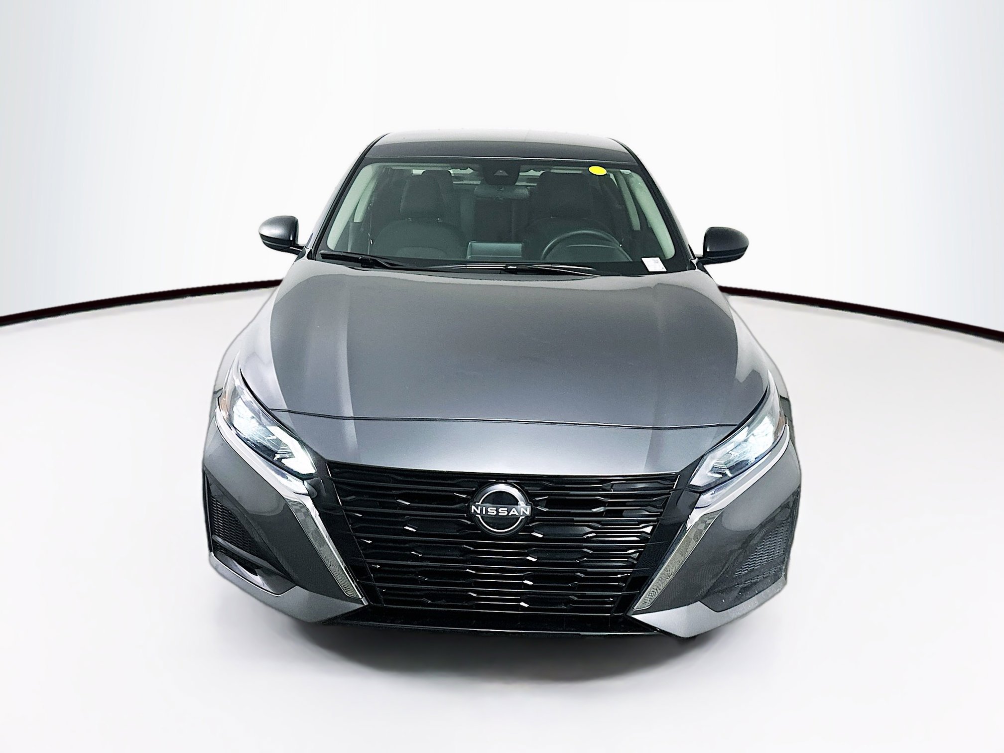 Used 2025 Nissan Altima 2.5 SV image 2