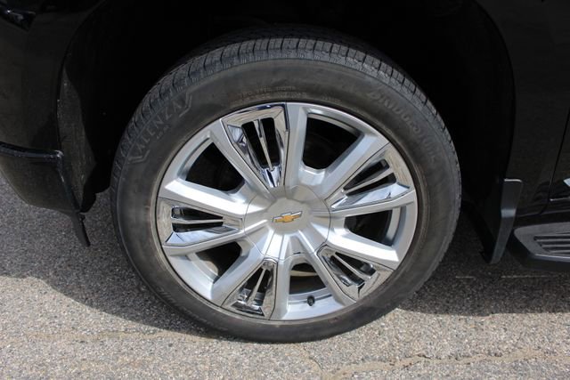 Used 2023 Chevrolet Silverado 1500 High Country w/ Technology Package image 9