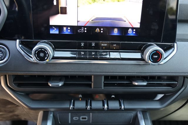 Used 2023 Chevrolet Colorado Trail Boss w/ Technology Package AWD/4WD image 19