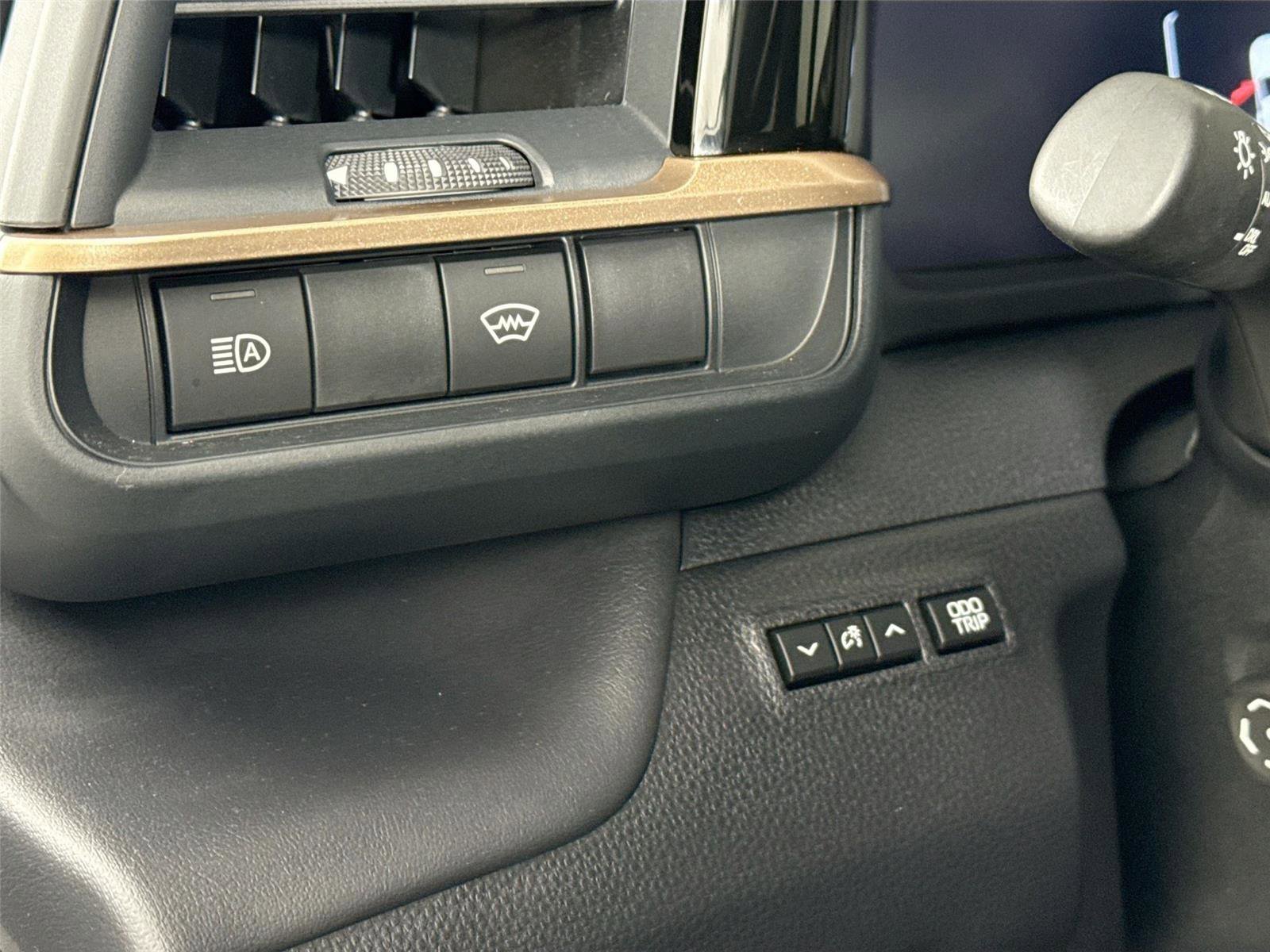 Certified 2025 Toyota Crown Platinum image 16