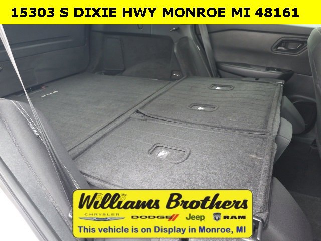 Used 2024 Nissan Rogue S image 28