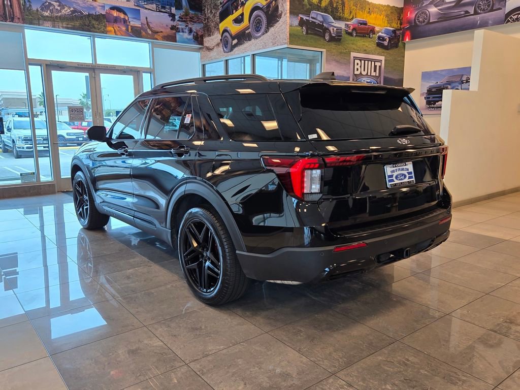 New 2026 Ford Explorer ST-Line w/ ST-Line Street Pack image 4
