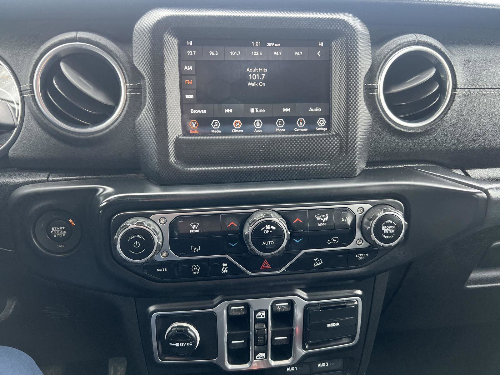 Used 2018 Jeep Wrangler Unlimited Sahara image 15