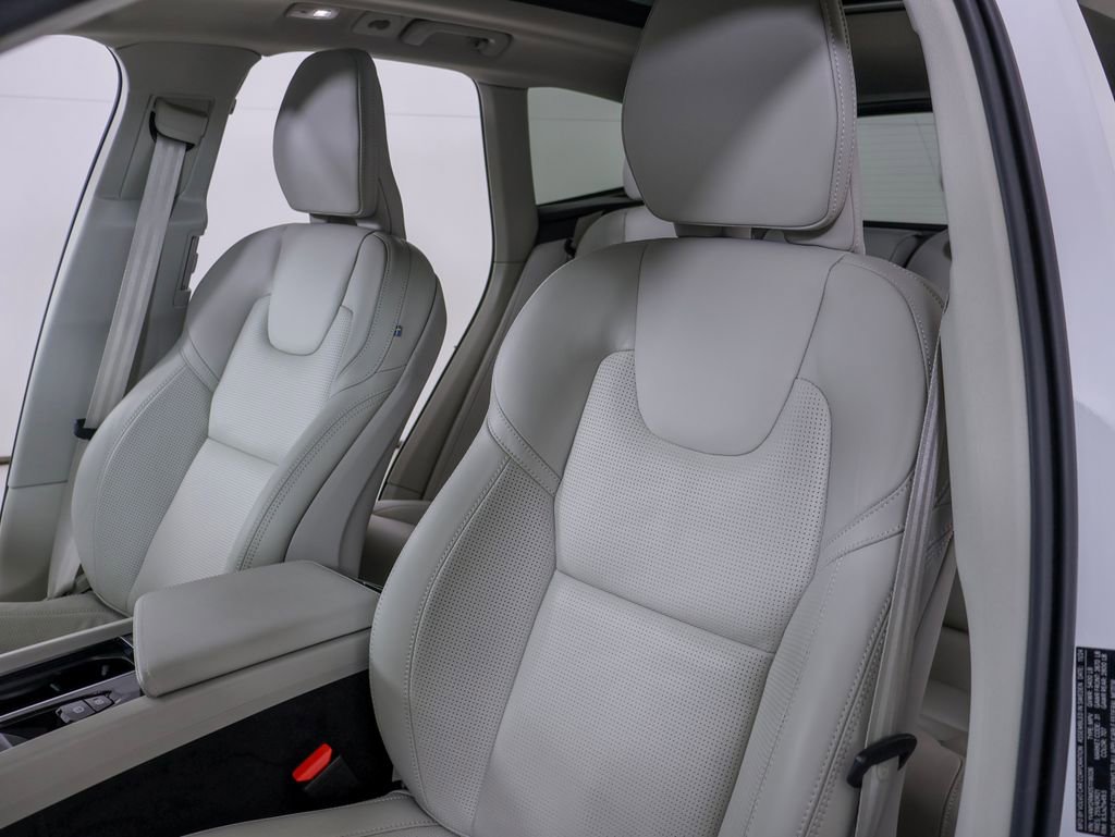Used 2025 Volvo XC60 B5 Ultra w/ Protection Package Premier image 13