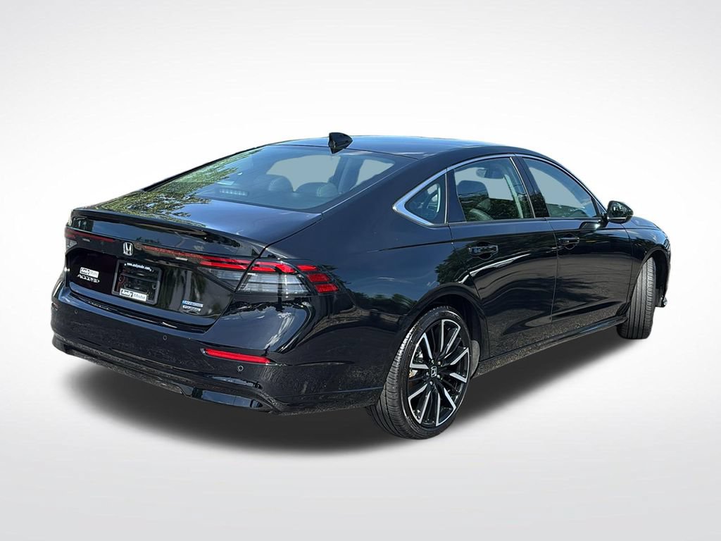 Used 2025 Honda Accord Touring image 7