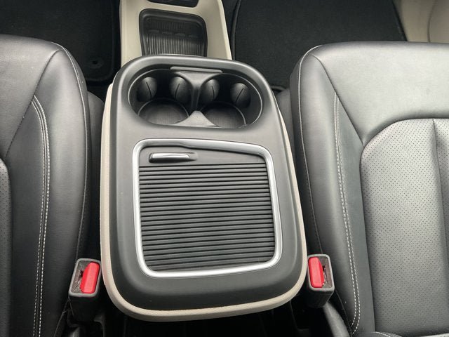 Used 2024 Chrysler Pacifica Touring-L image 20