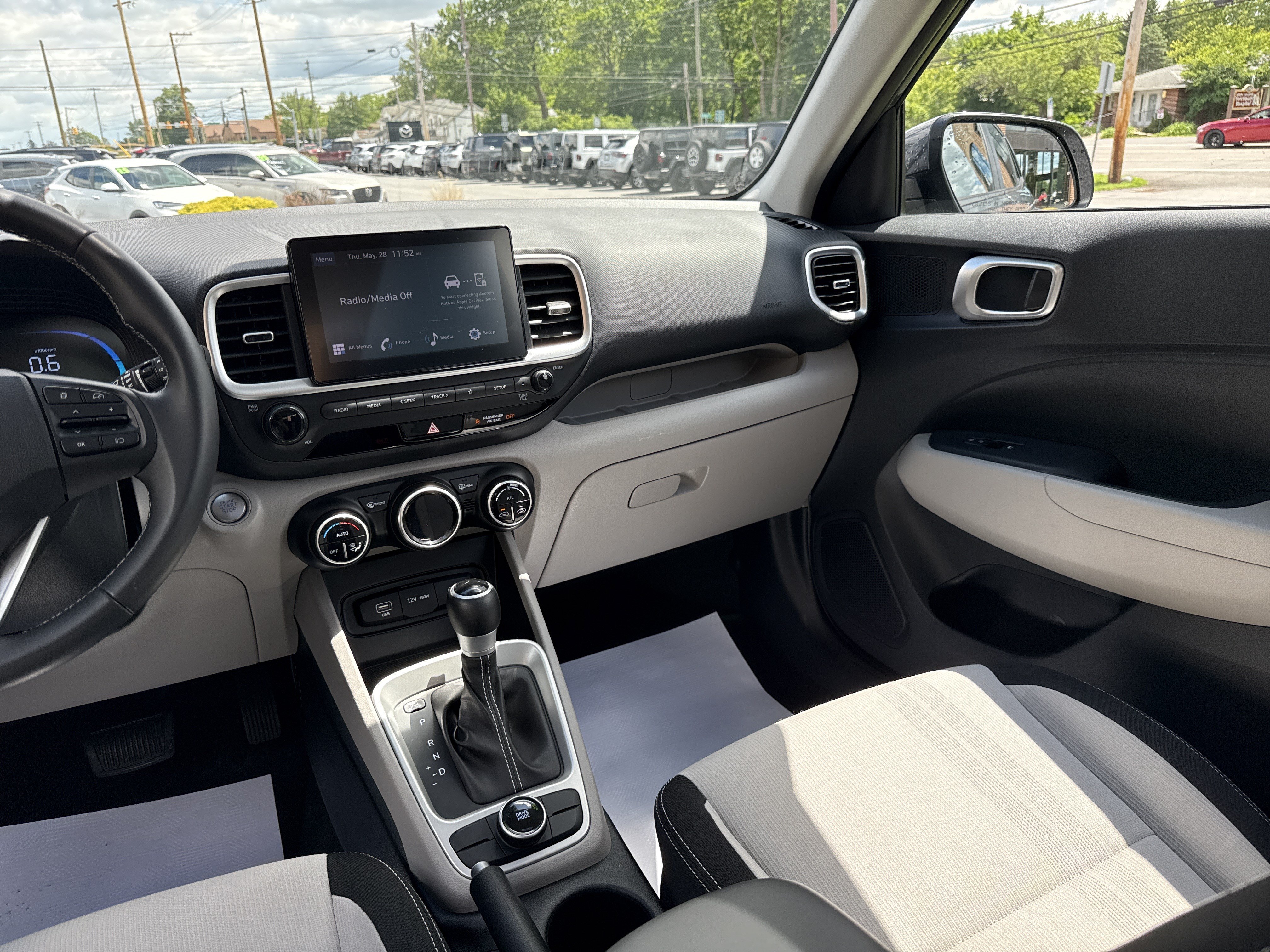 Certified 2025 Hyundai Venue SEL FWD image 24