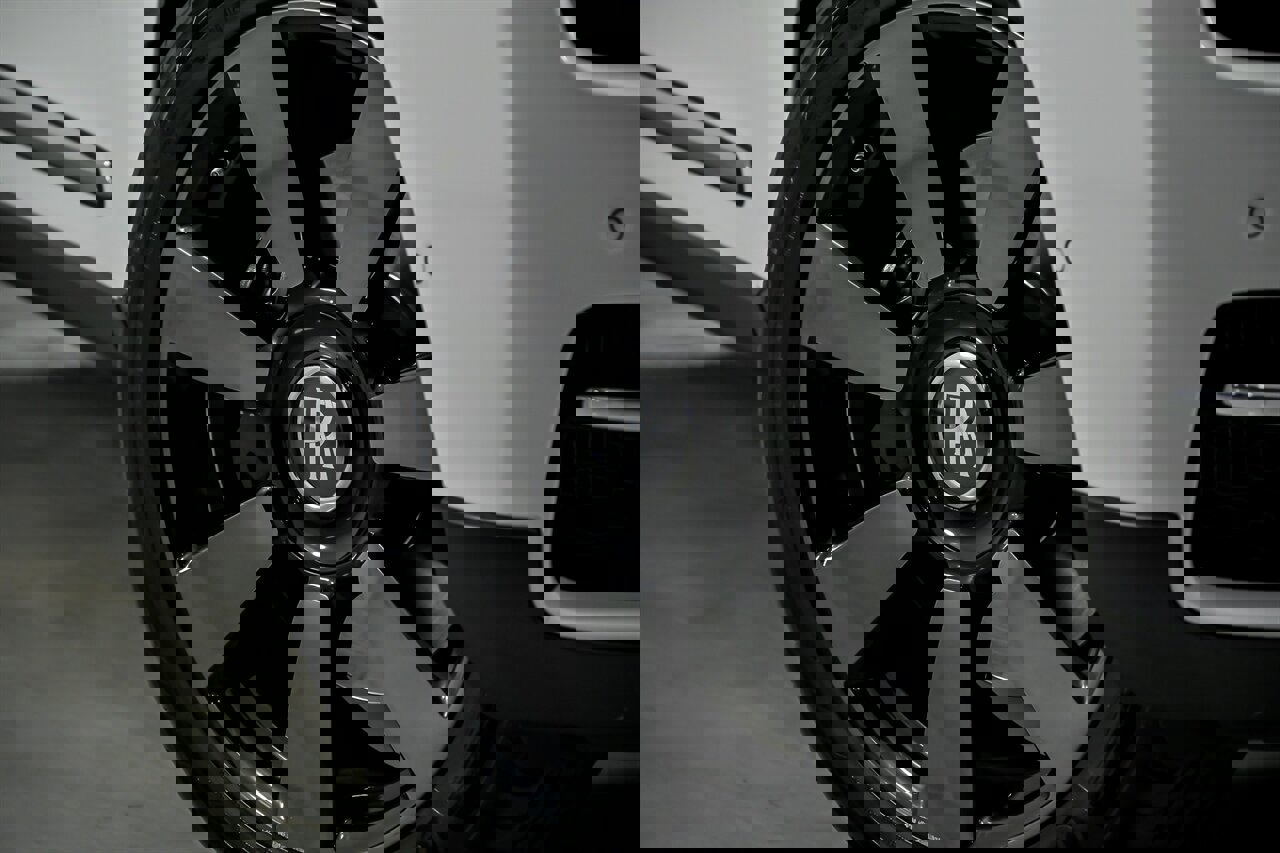 Used 2023 Rolls-Royce Cullinan w/ Leather Finishing Pack image 3