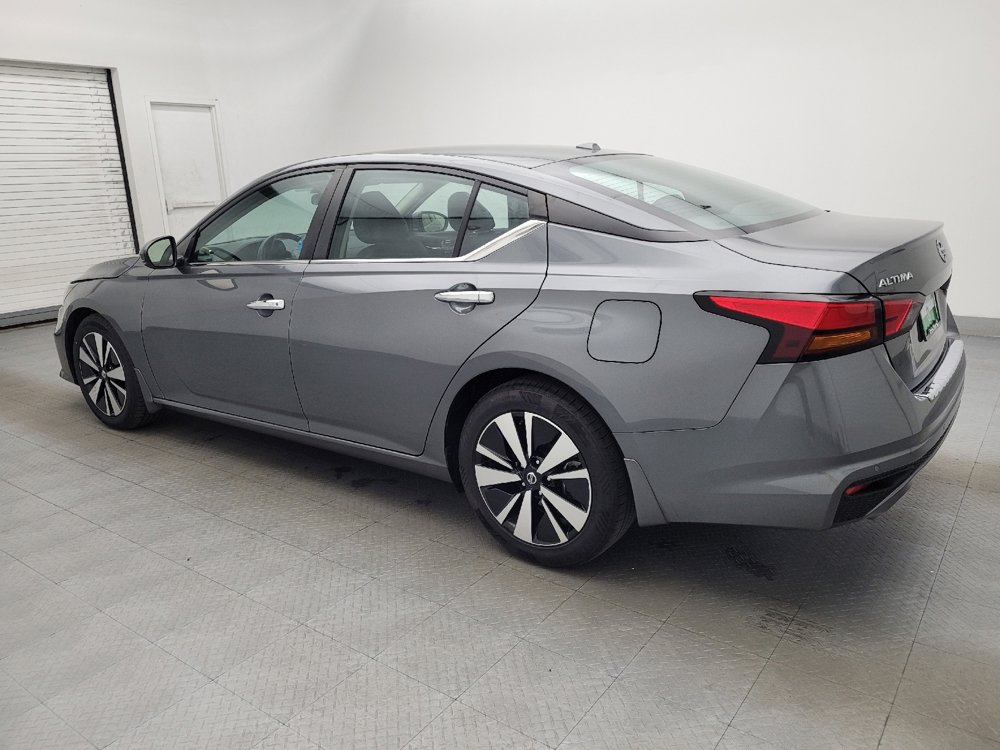 Used 2021 Nissan Altima 2.5 SV w/ SV Premium Package image 3