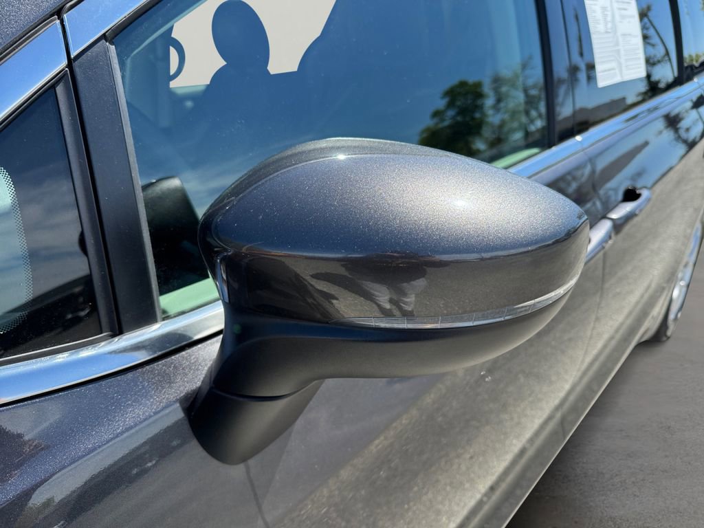 Used 2023 Chrysler Pacifica Touring-L FWD image 11