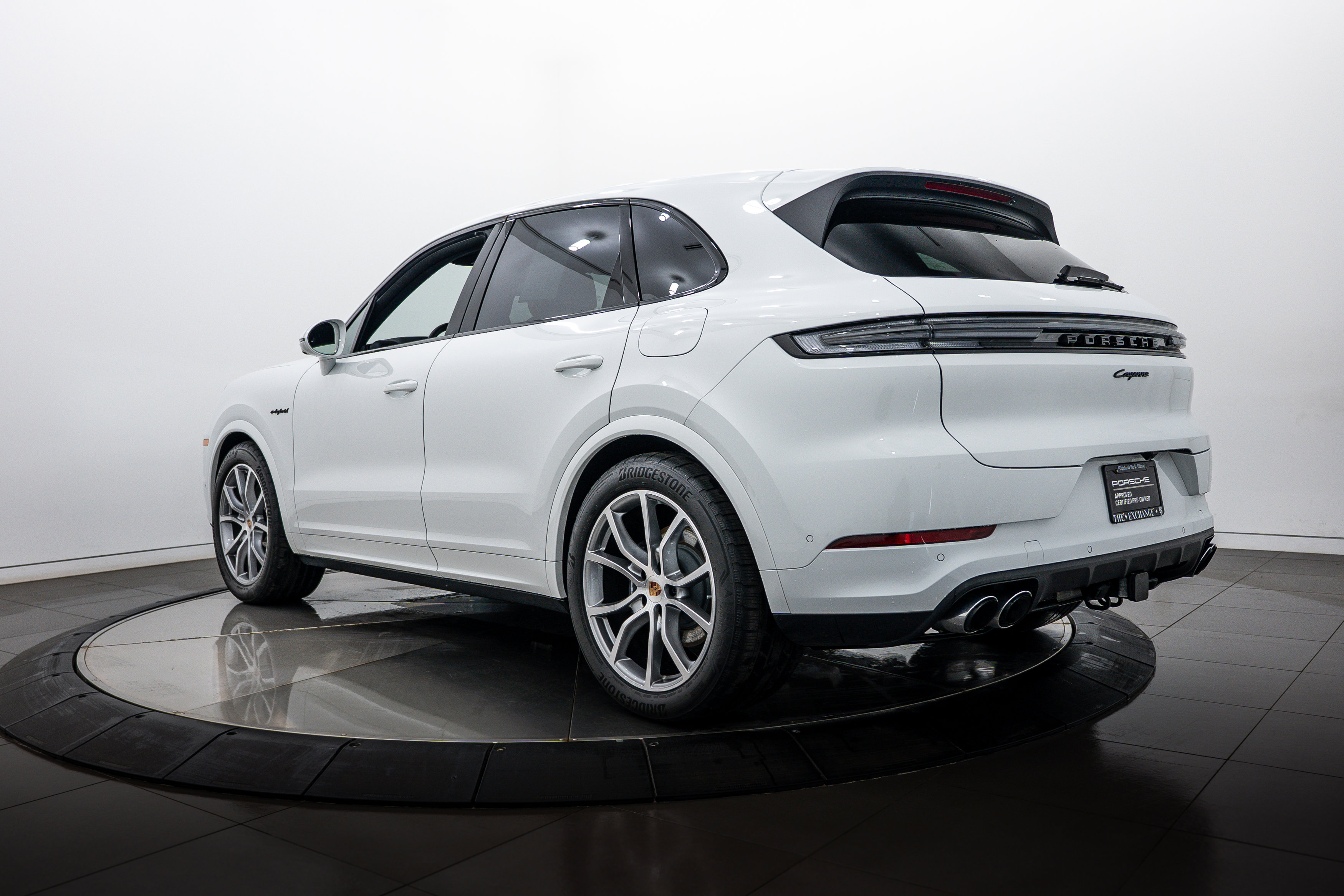Certified 2026 Porsche Cayenne E-Hybrid image 3