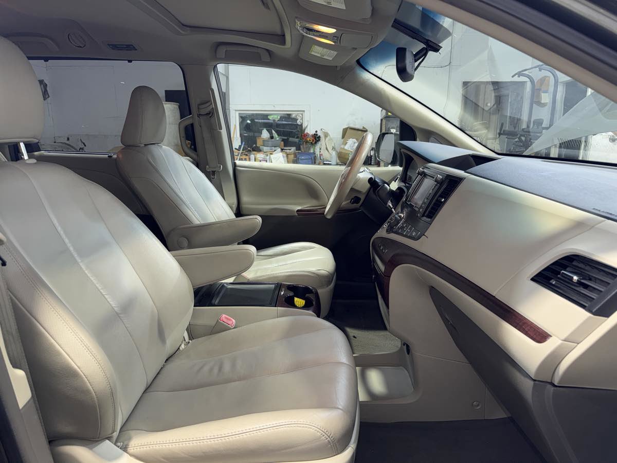 Used 2012 Toyota Sienna XLE w/ XLE Navigation Pkg FWD image 28
