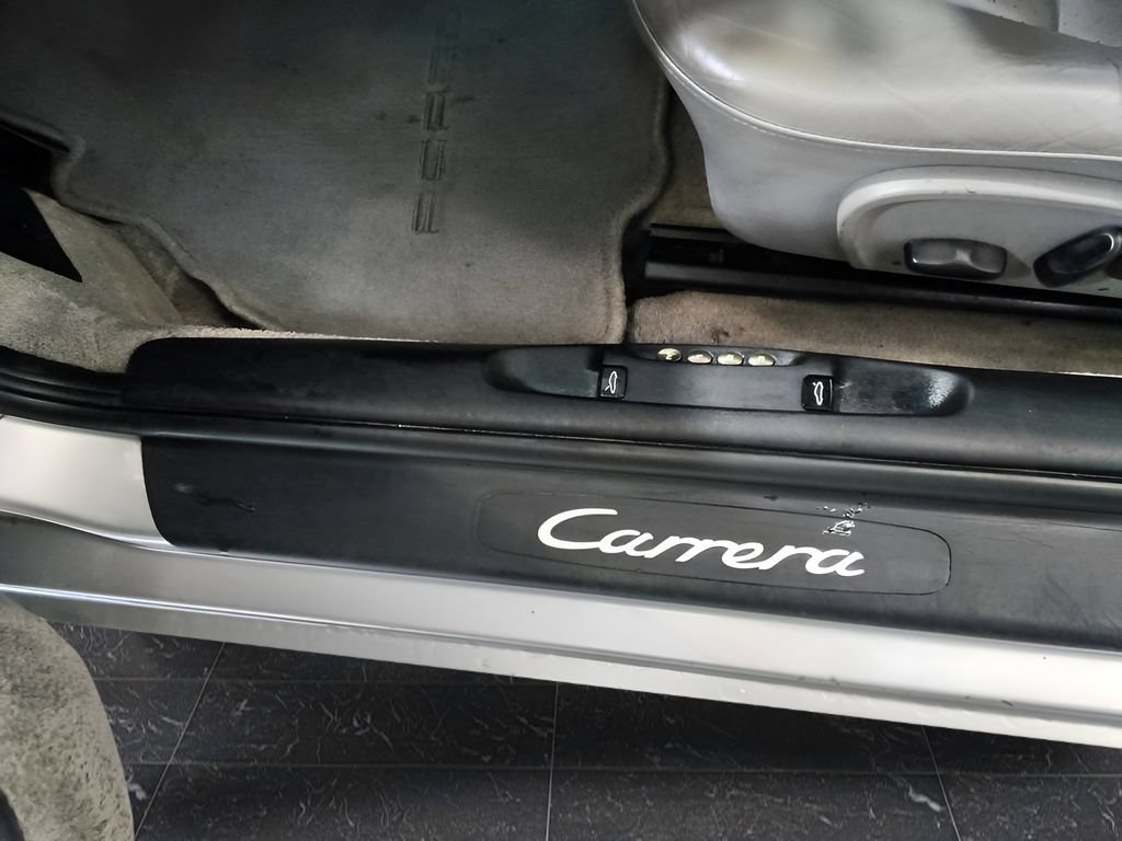Used 2001 Porsche 911 Carrera RWD image 30