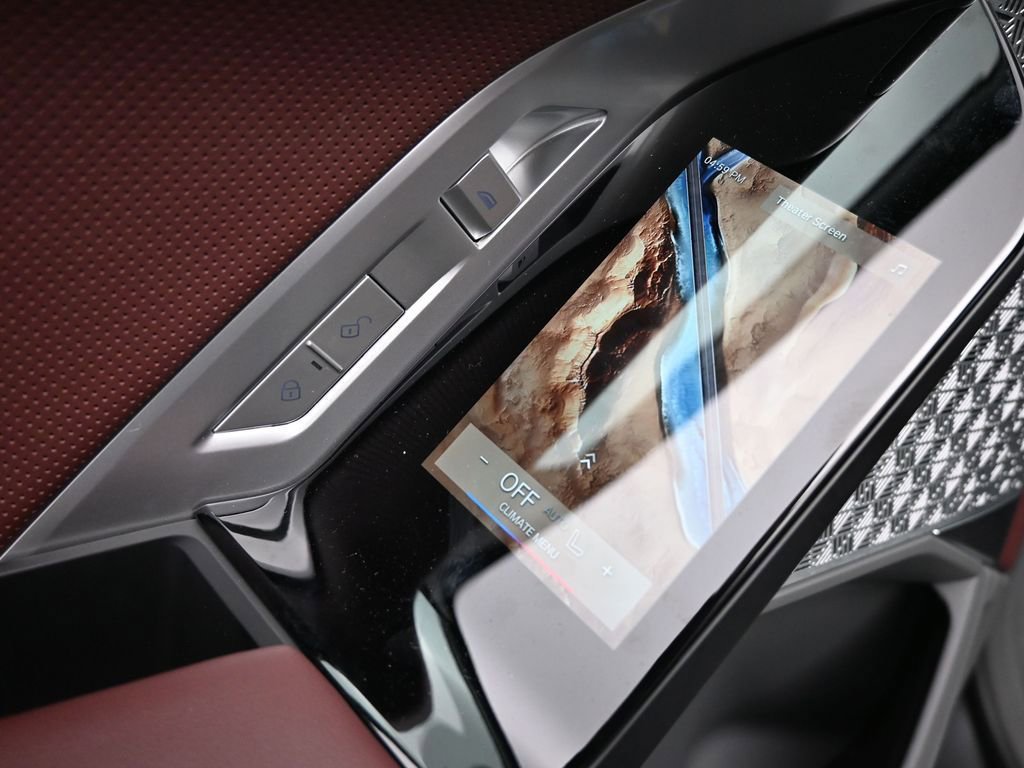 Used 2023 BMW 760i xDrive image 52