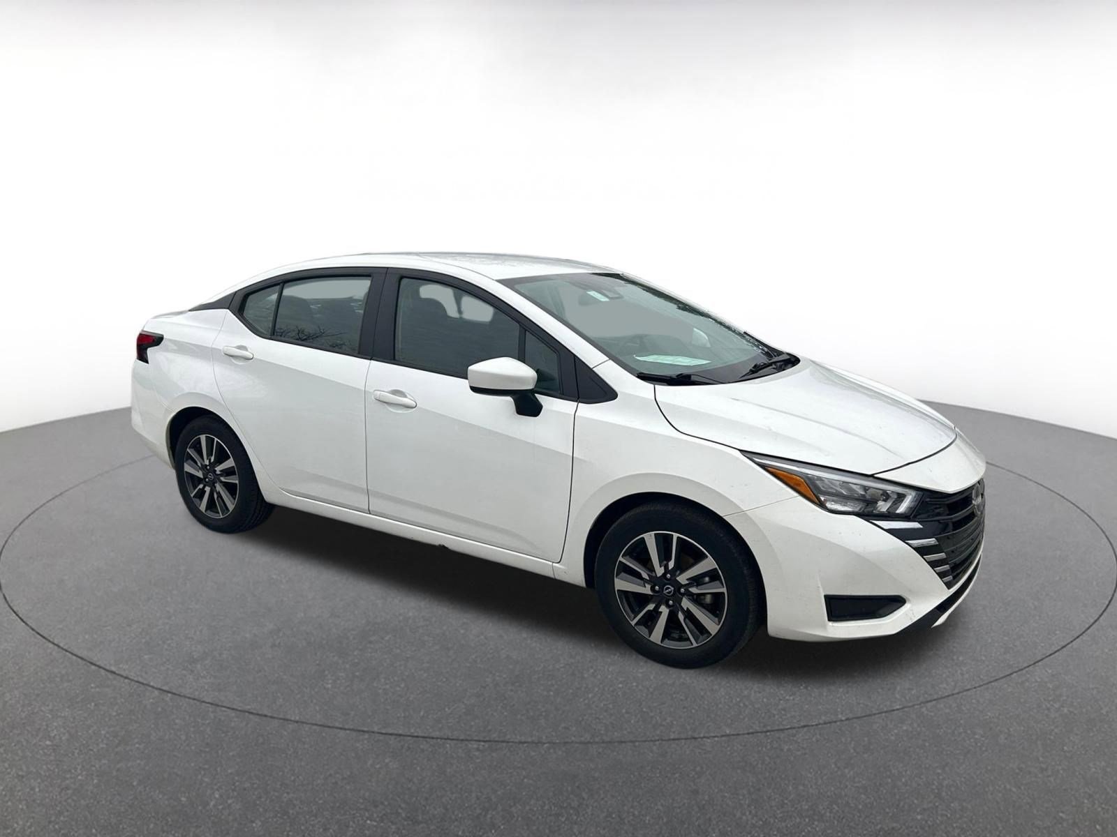 Used 2025 Nissan Versa SV FWD image 1